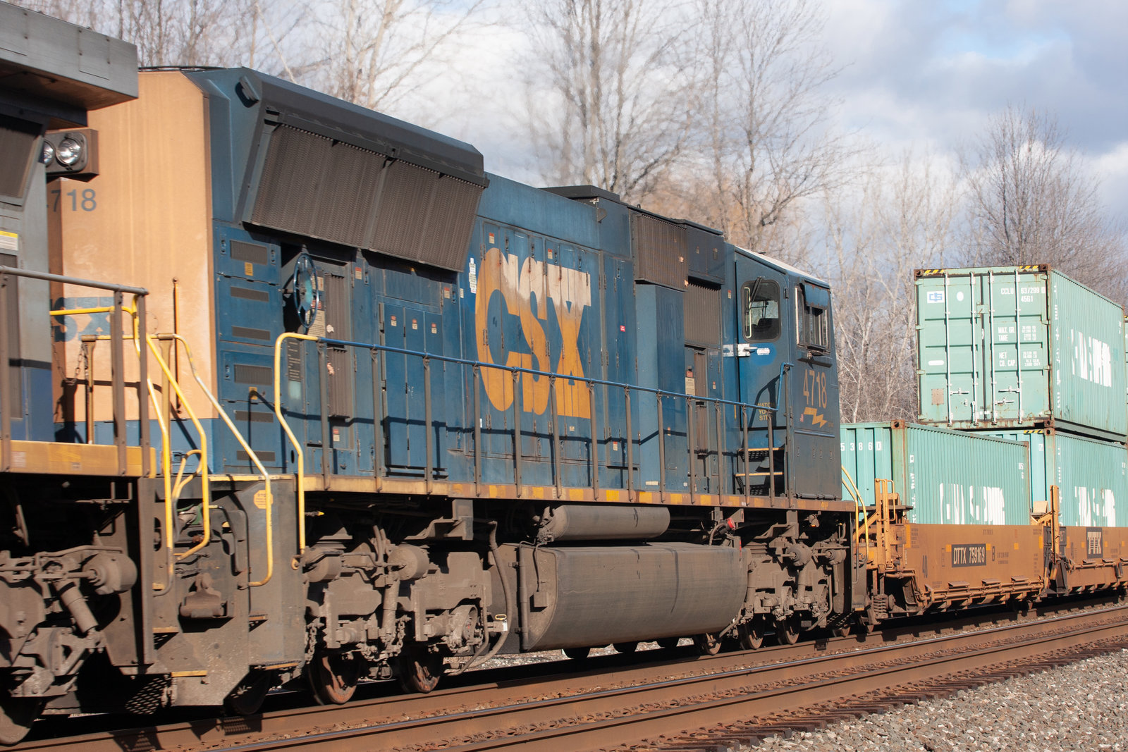 CSXT 4718