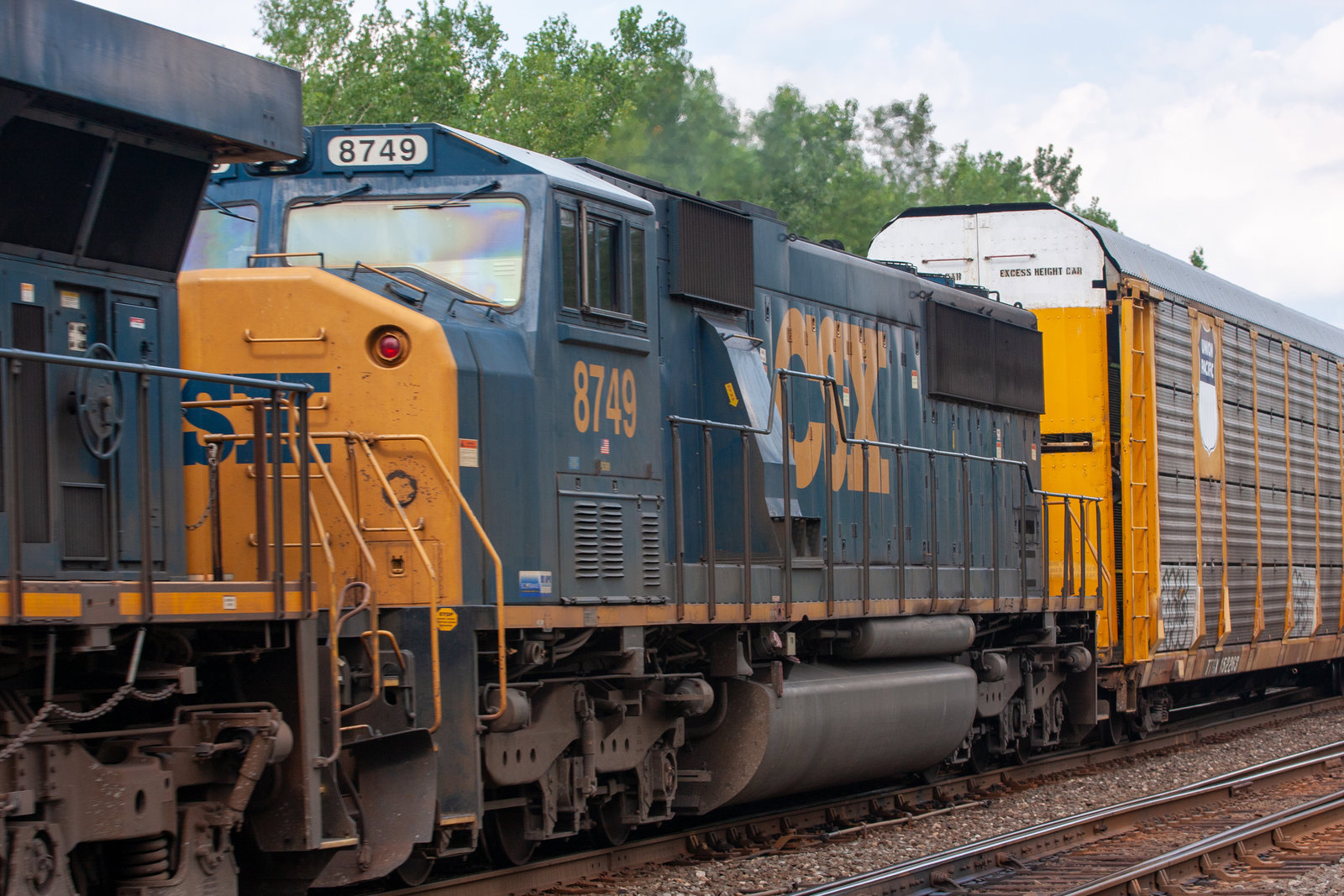CSXT 8749