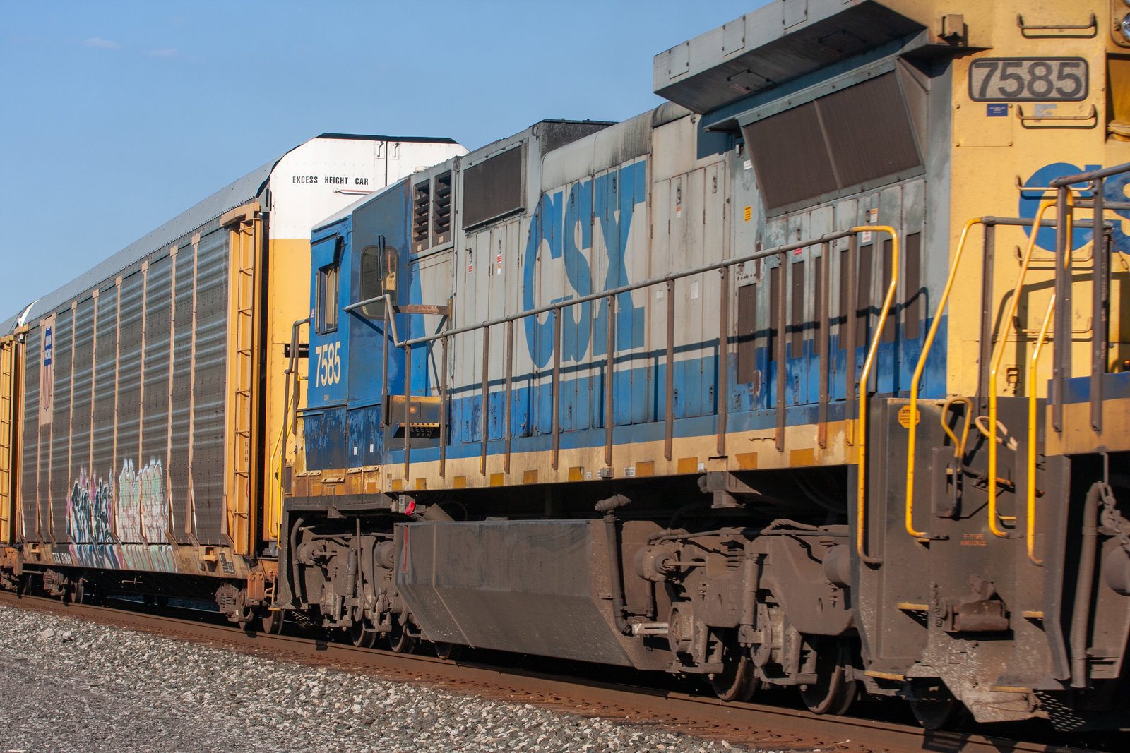 CSXT 7585