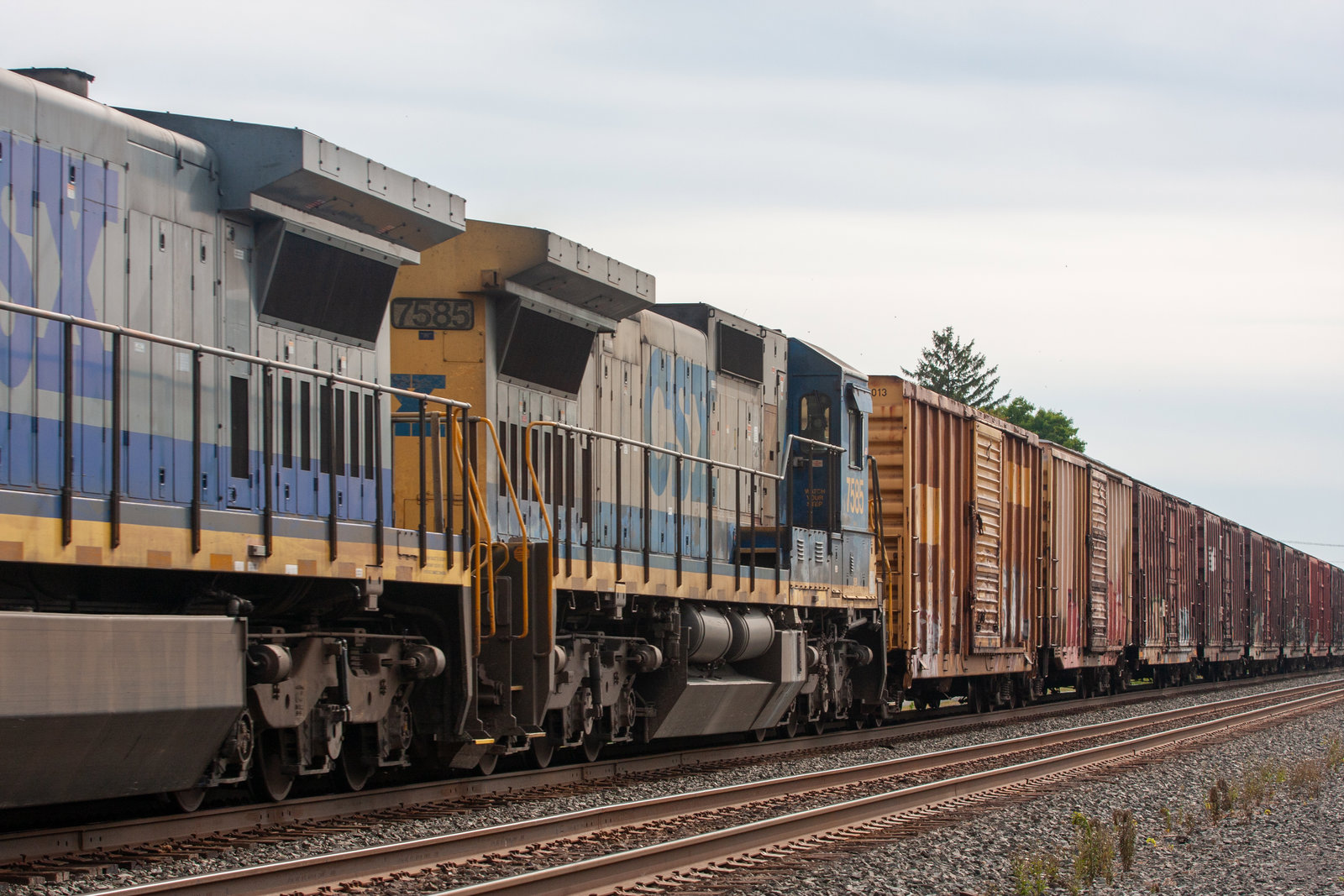 CSXT 7585