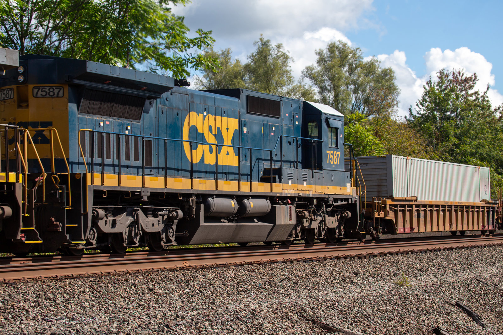 CSXT 7587