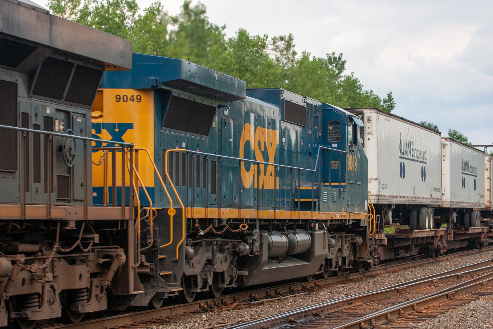 CSXT 9049