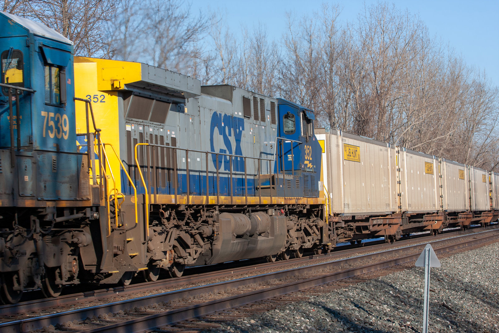 CSXT 352