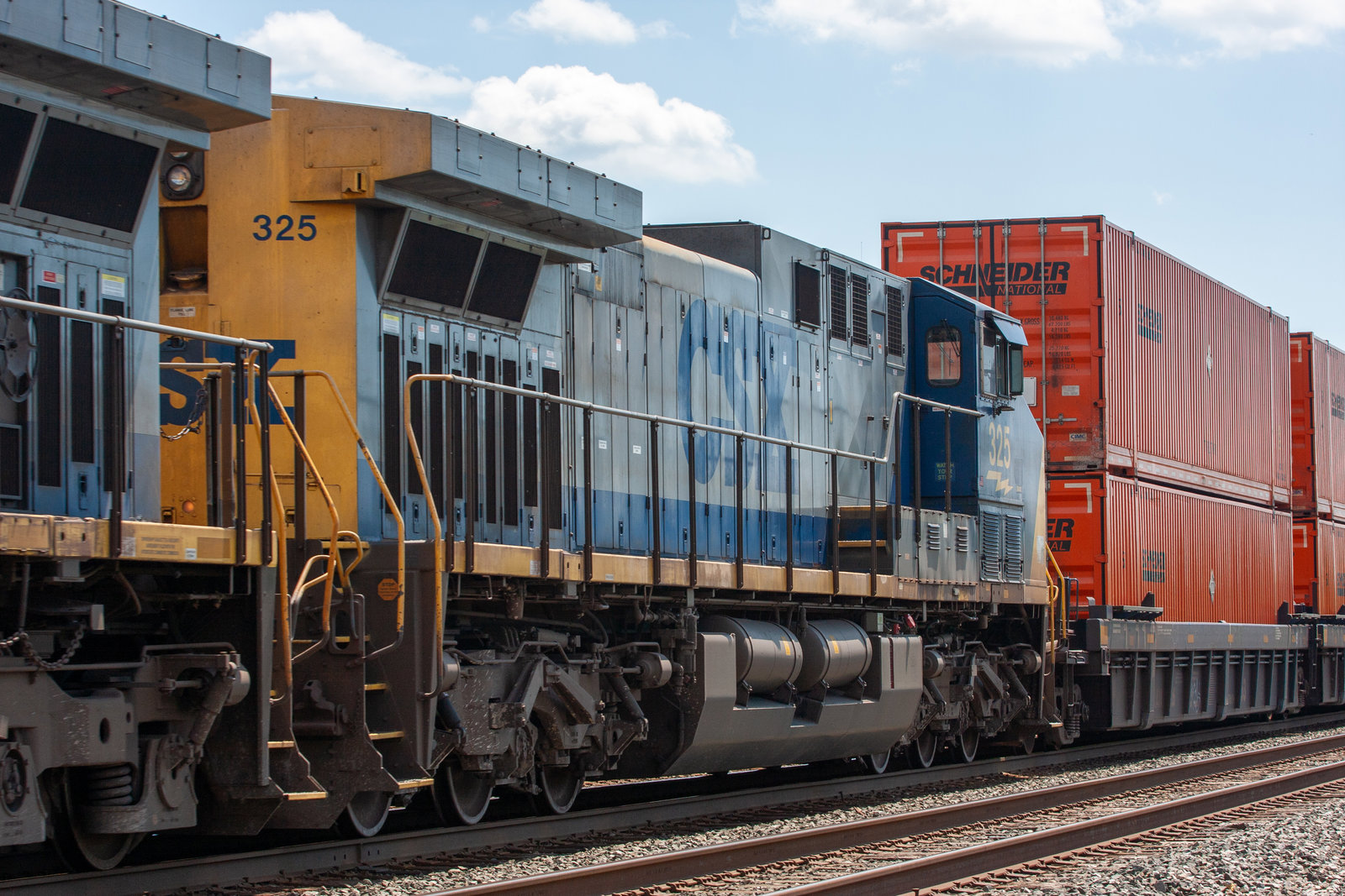 CSXT 325