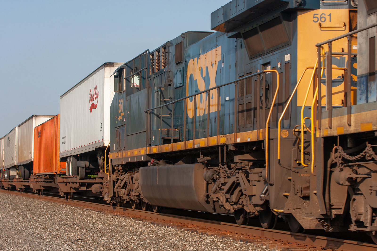 CSXT 561
