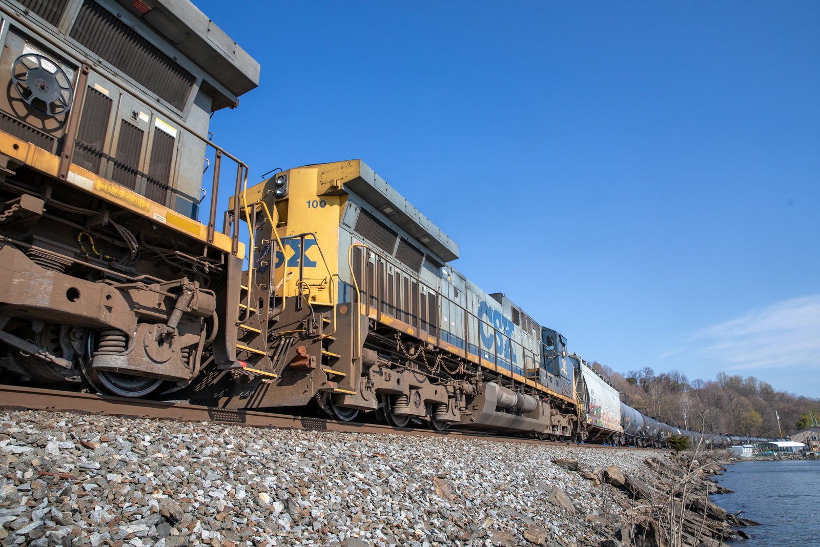 CSXT 100