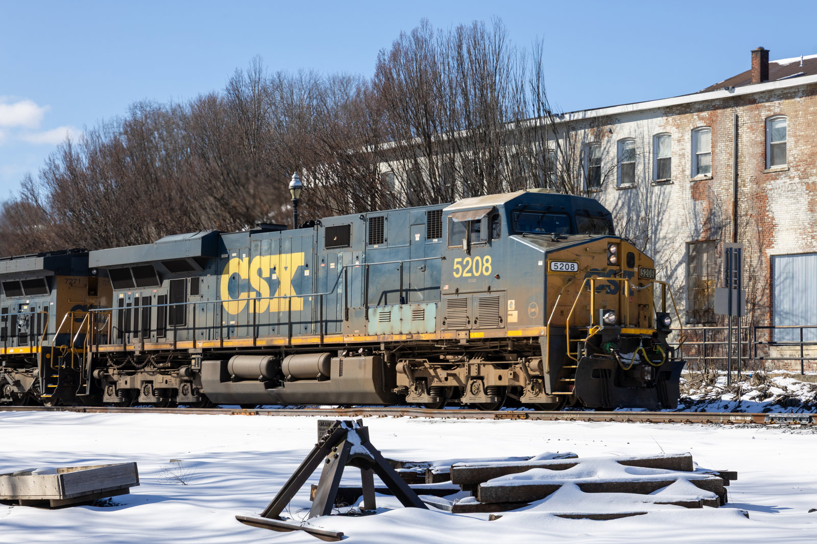 CSXT 5208