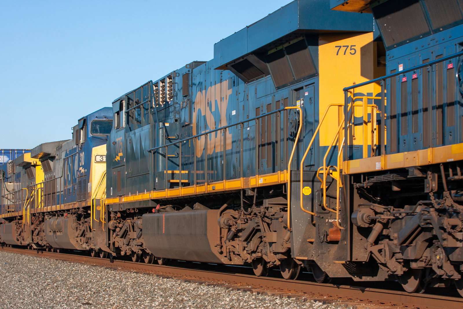 CSXT 775