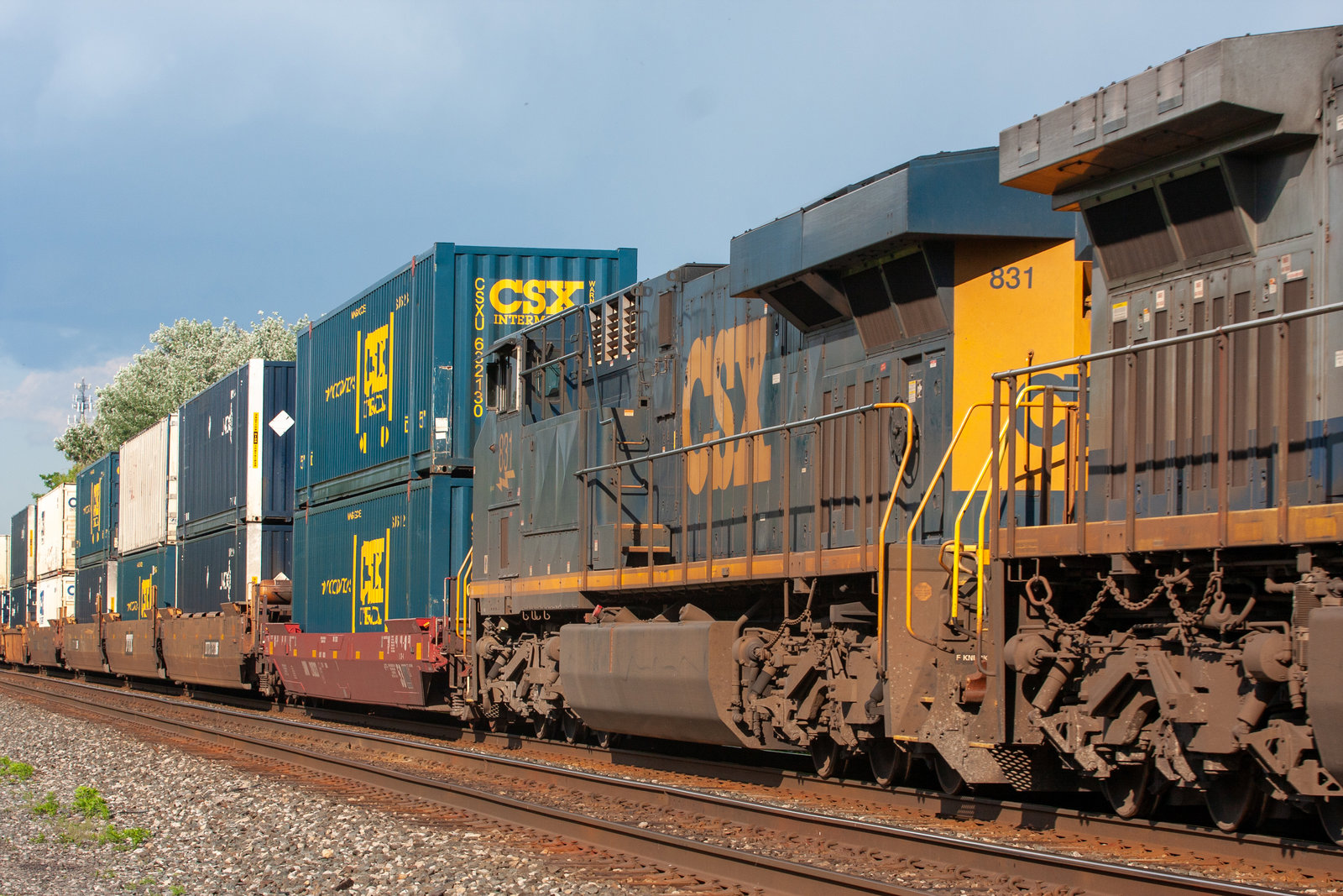 CSXT 831