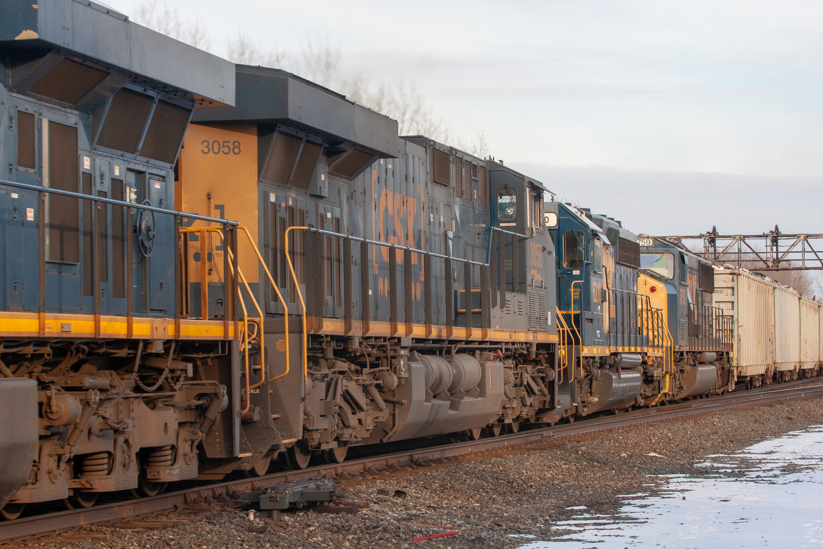 CSXT 3058