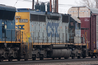 CSXT 8437
