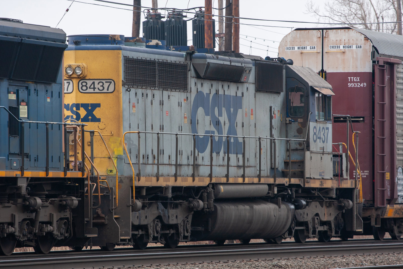 CSXT 8437