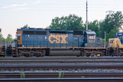 CSXT 8352
