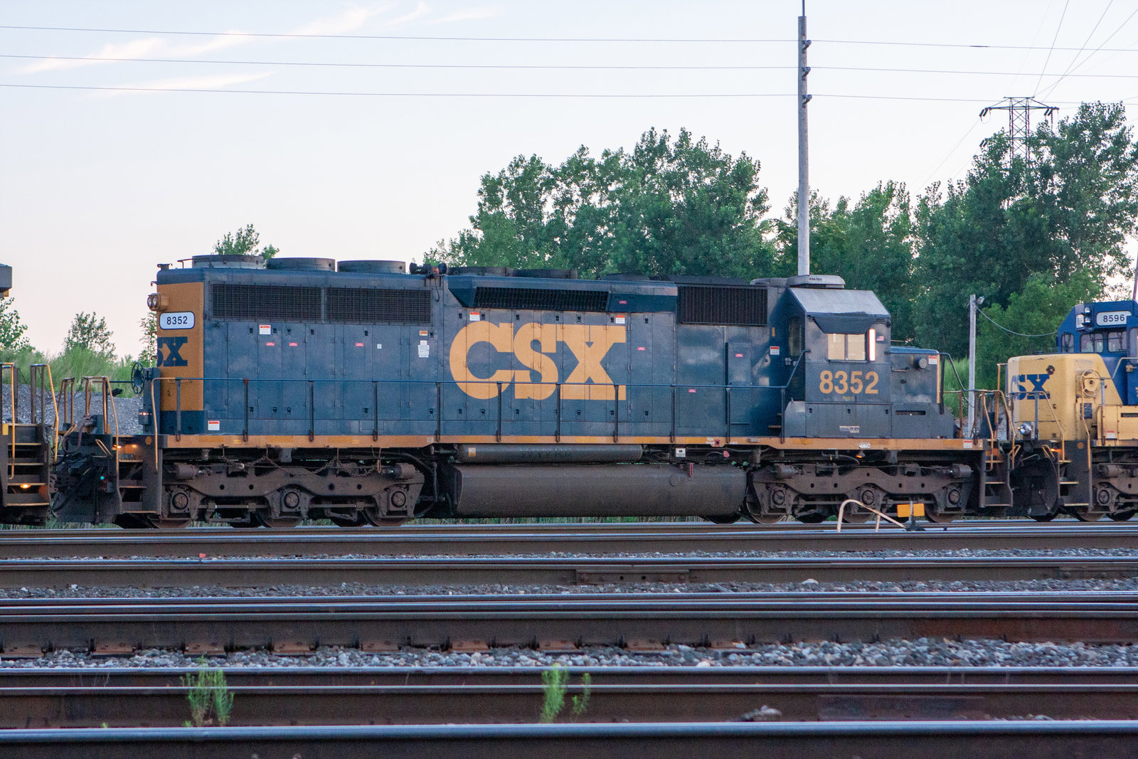 CSXT 8352