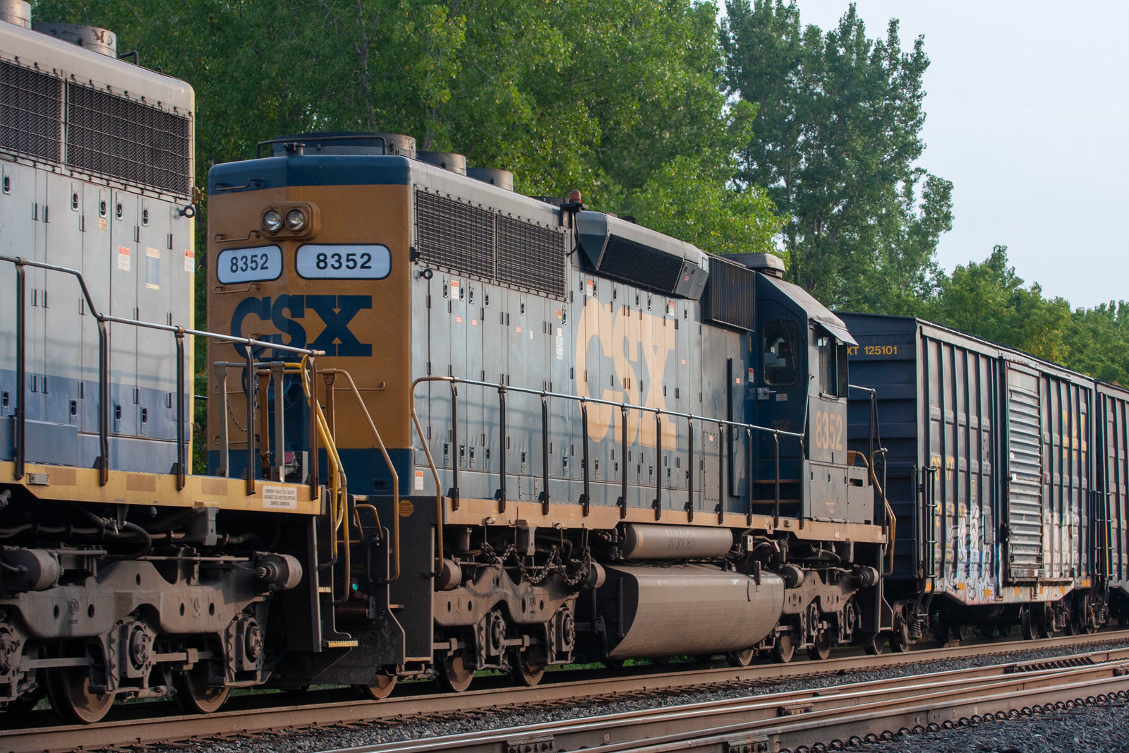 CSXT 8352