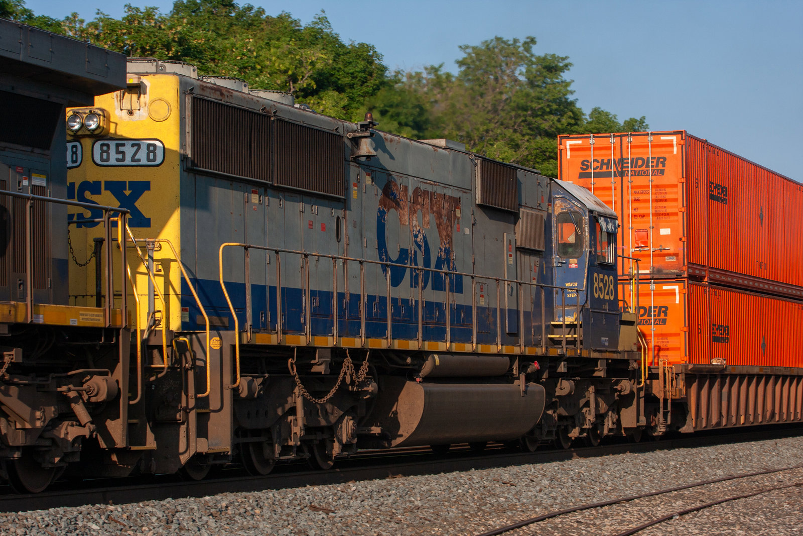 CSXT 8528