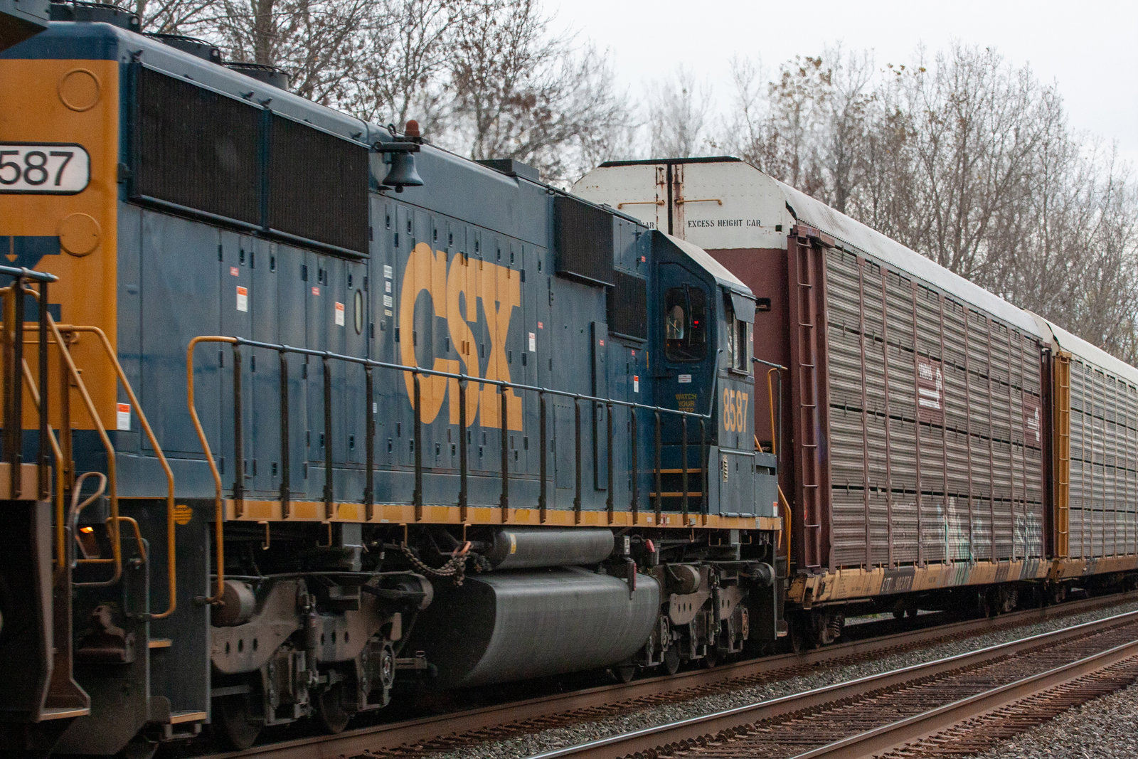 CSXT 8587