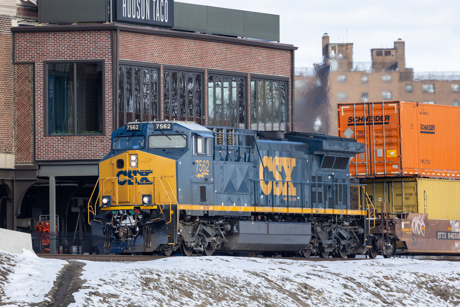 CSXT 7562