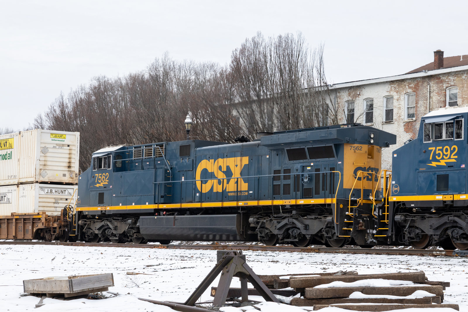 CSXT 7562