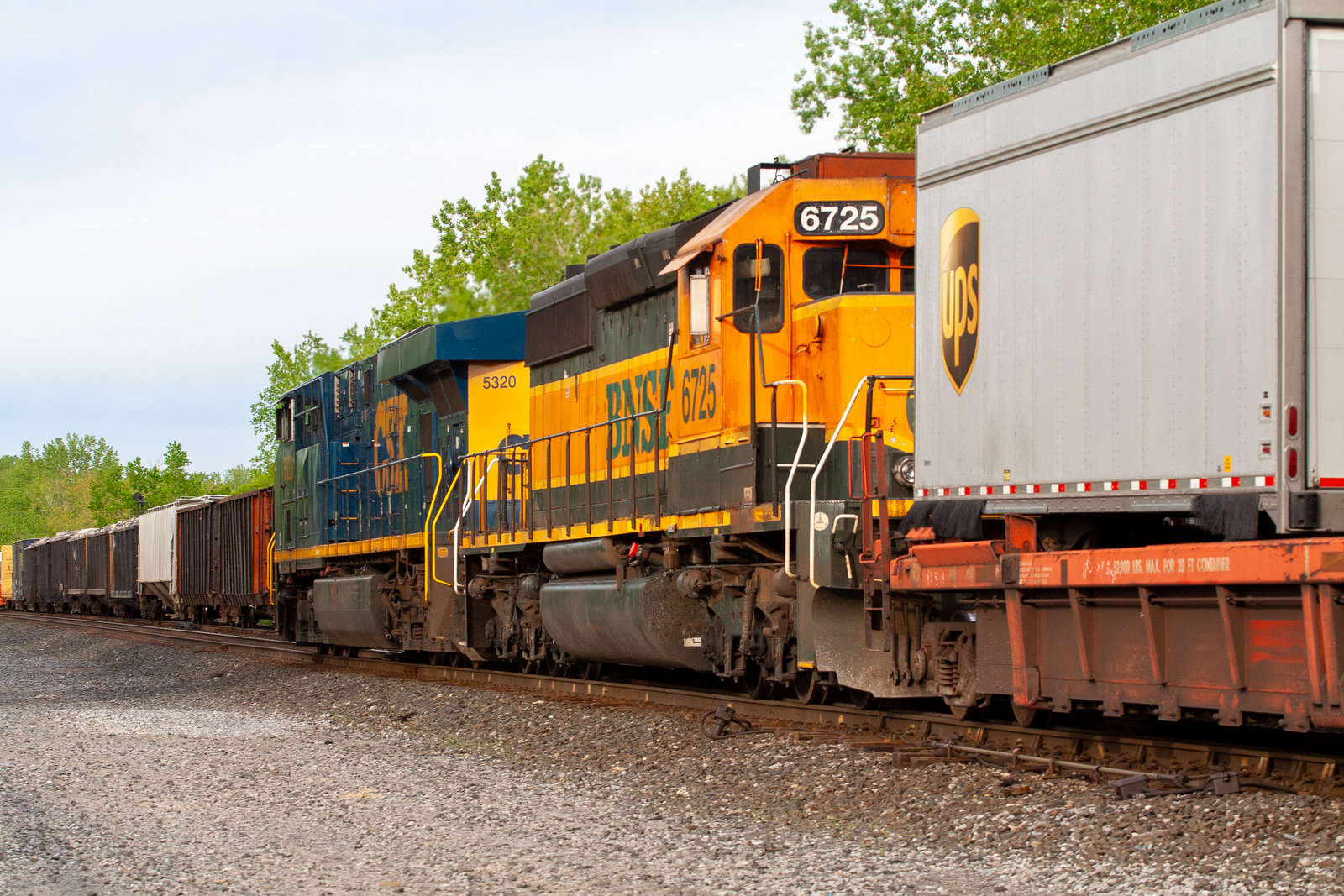 BNSF 6725