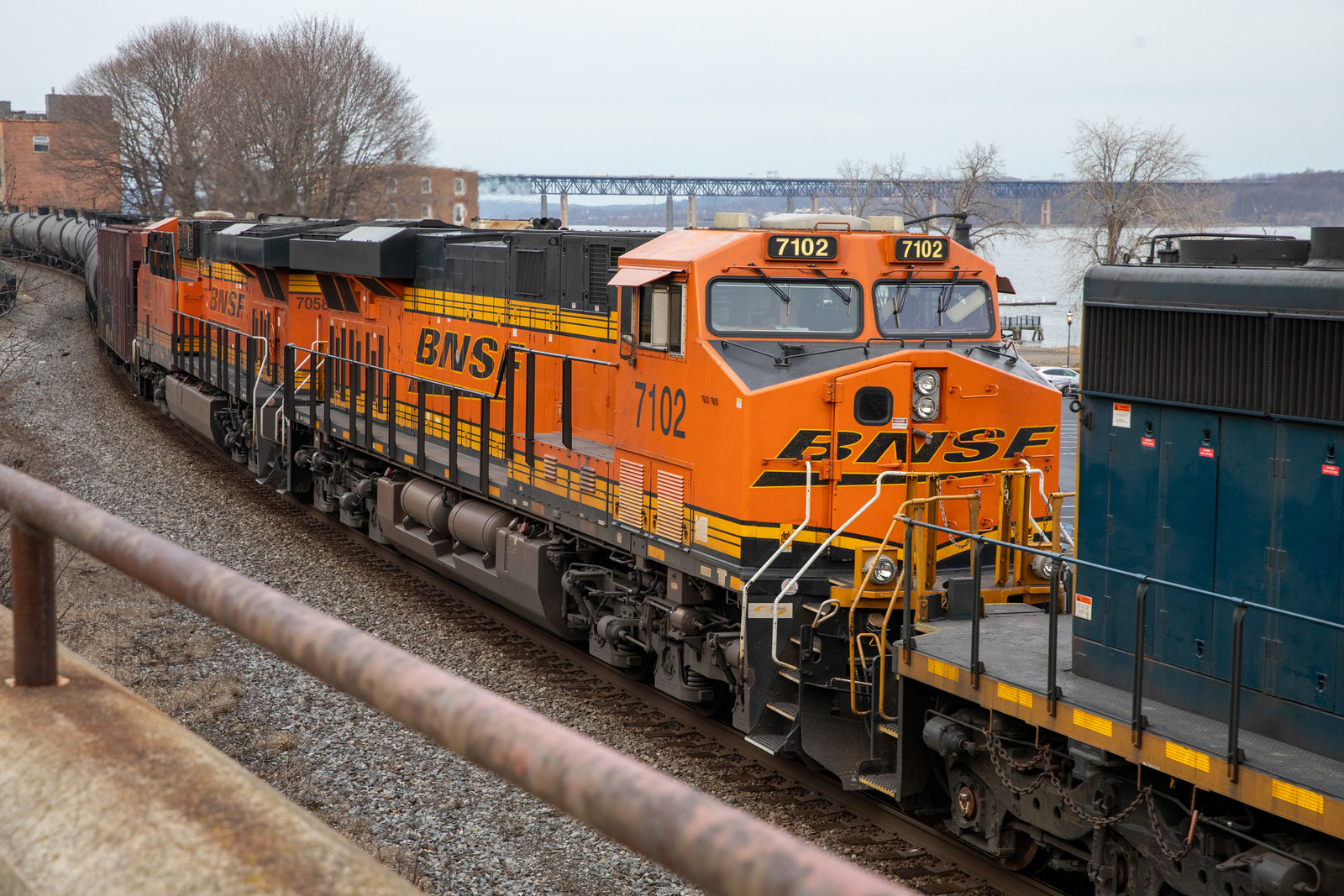 BNSF 7102