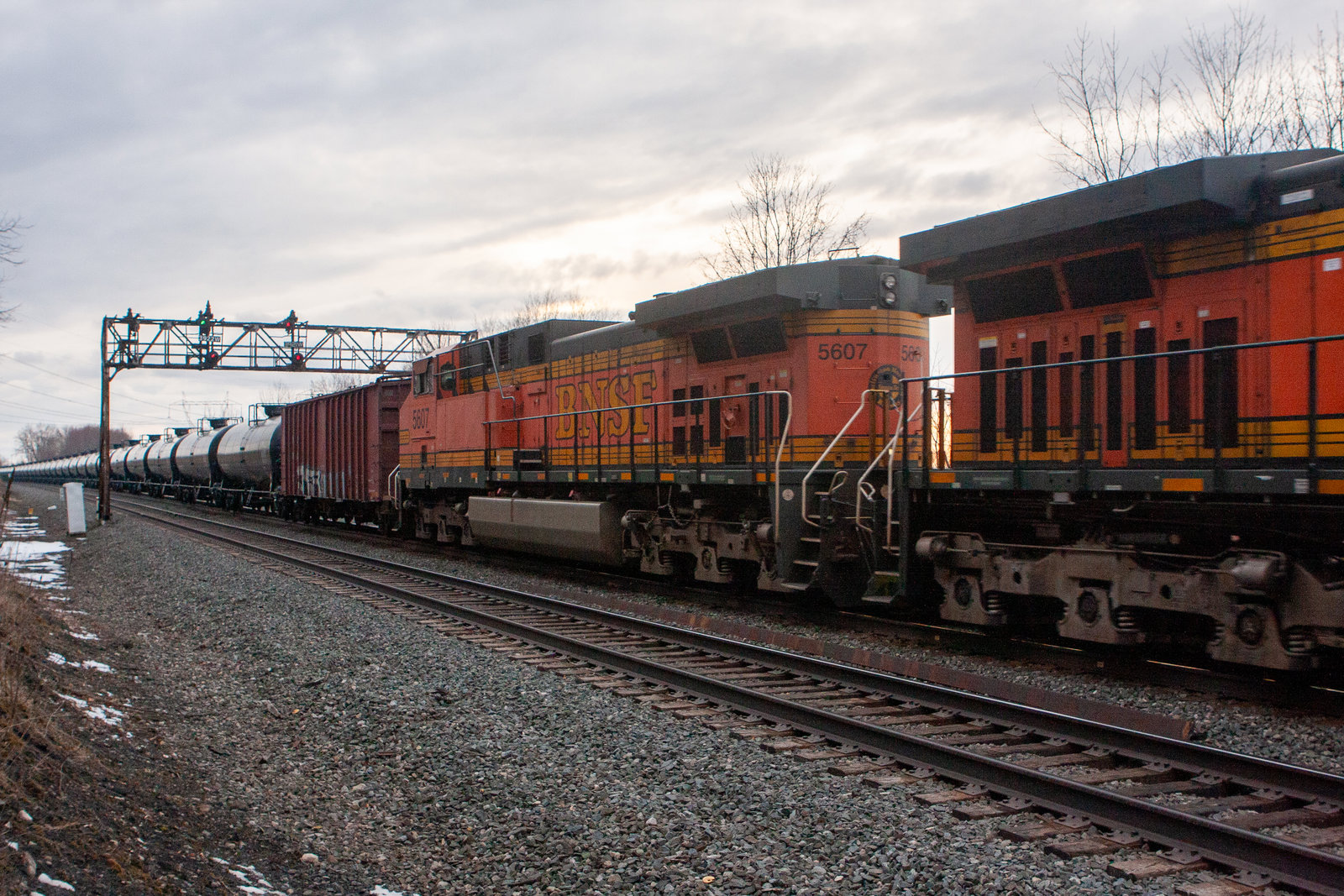 BNSF 5607