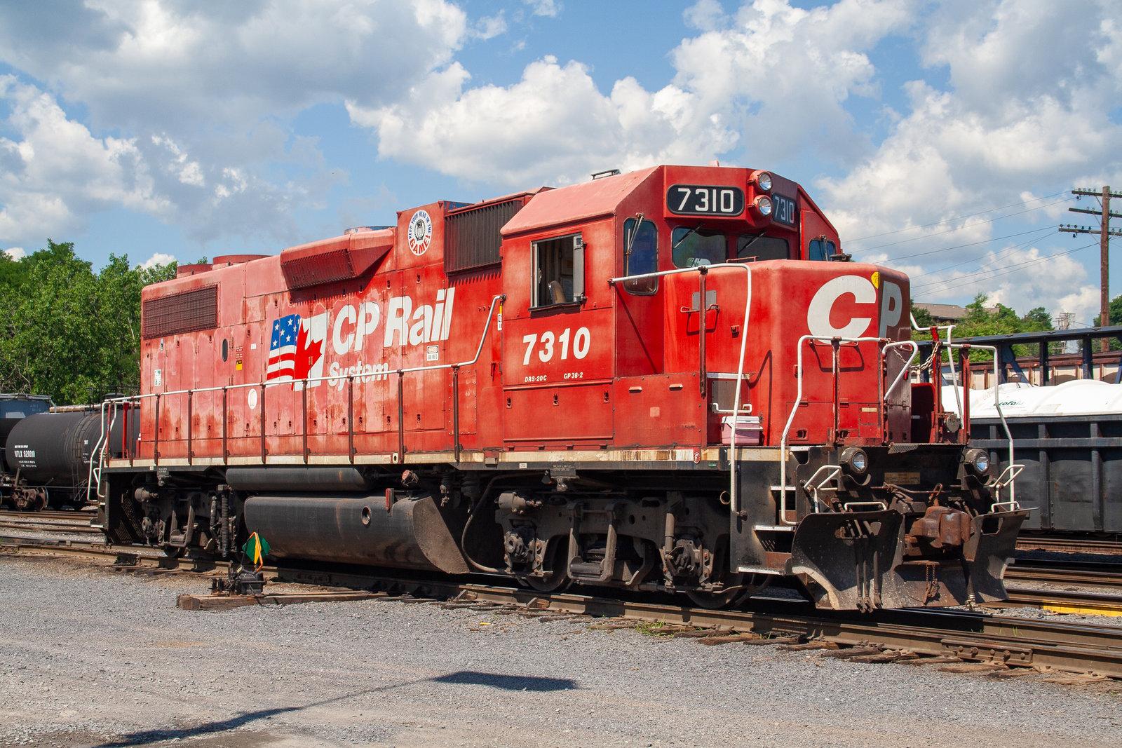 GP38-2