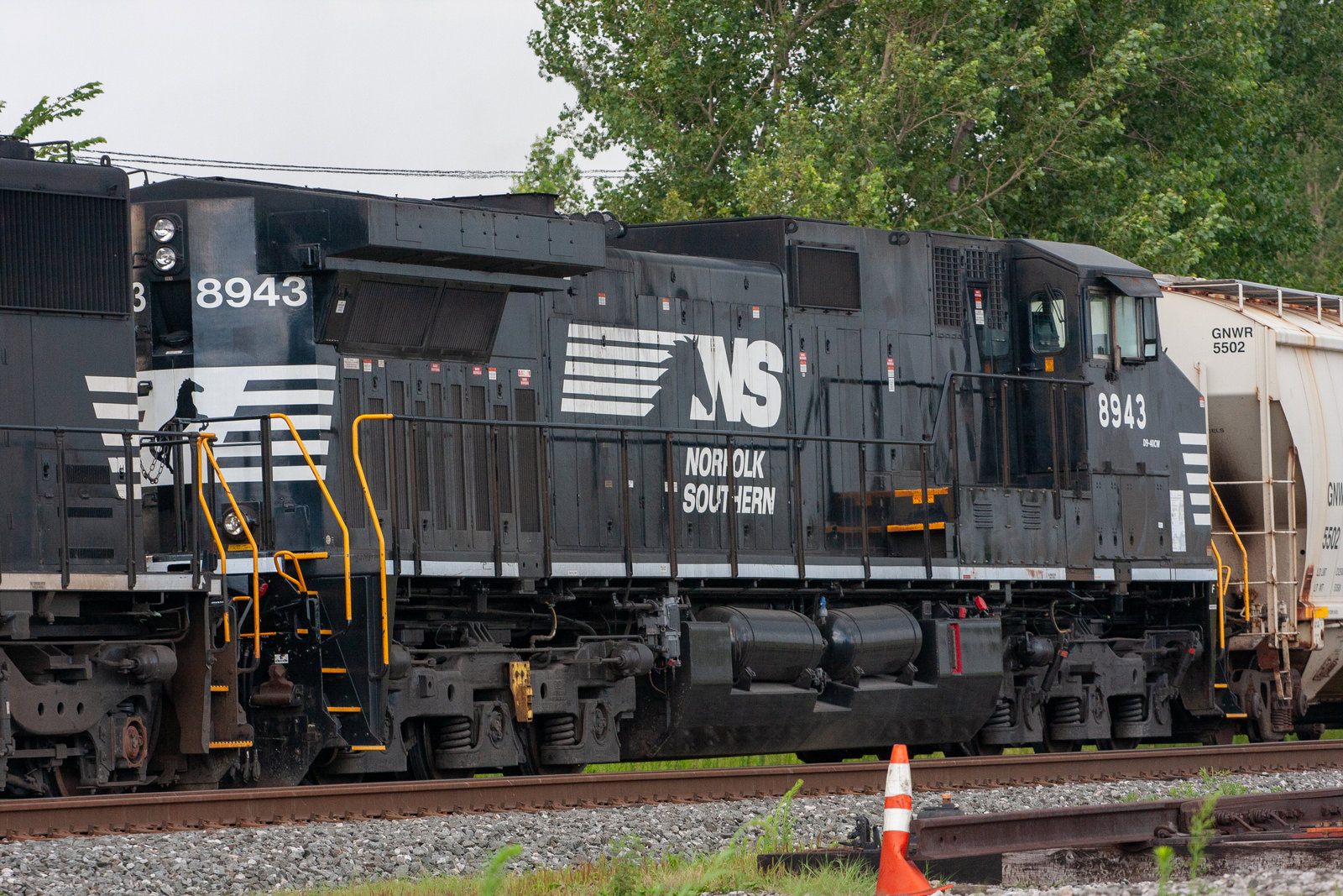 NS 8943