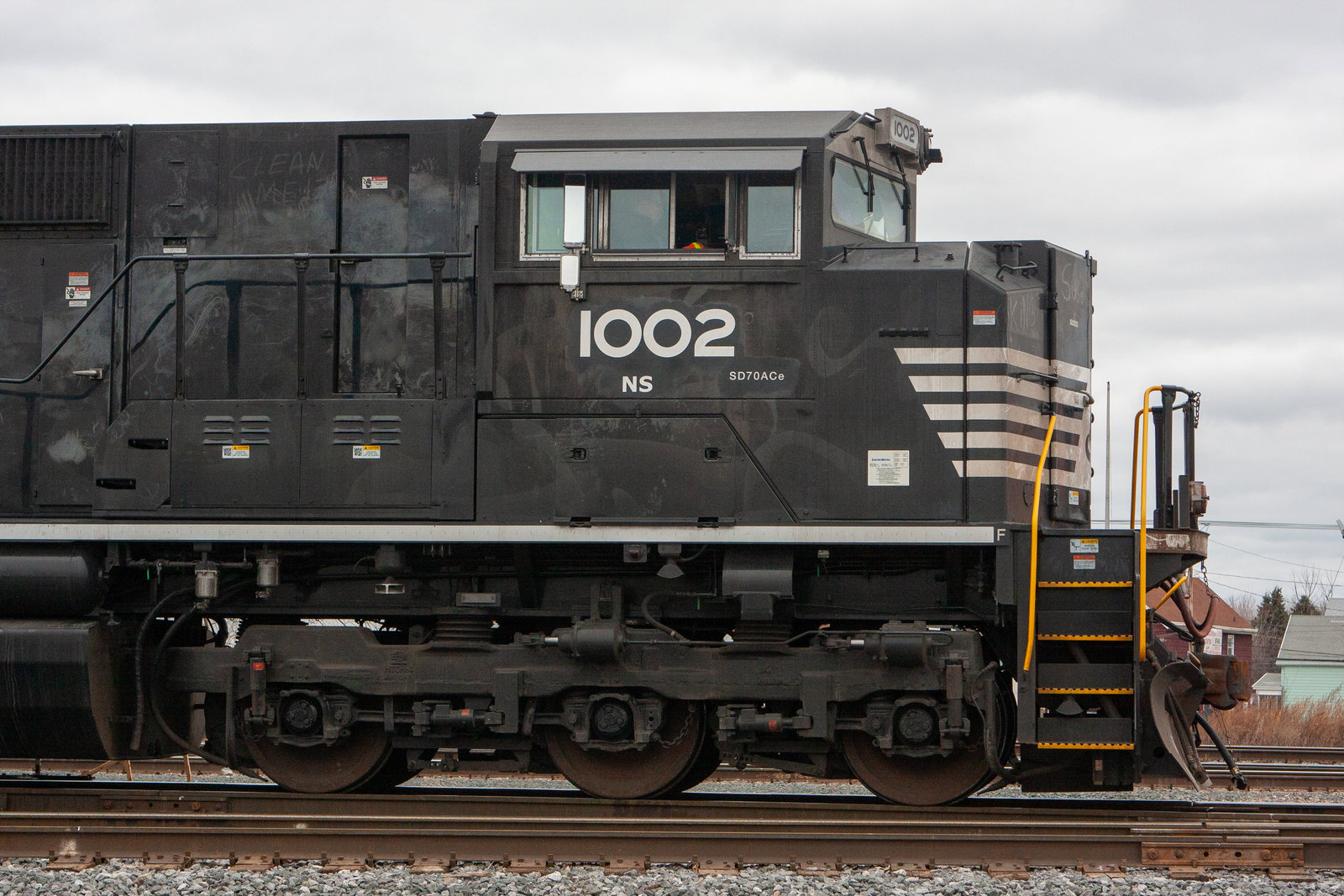 NS 1002