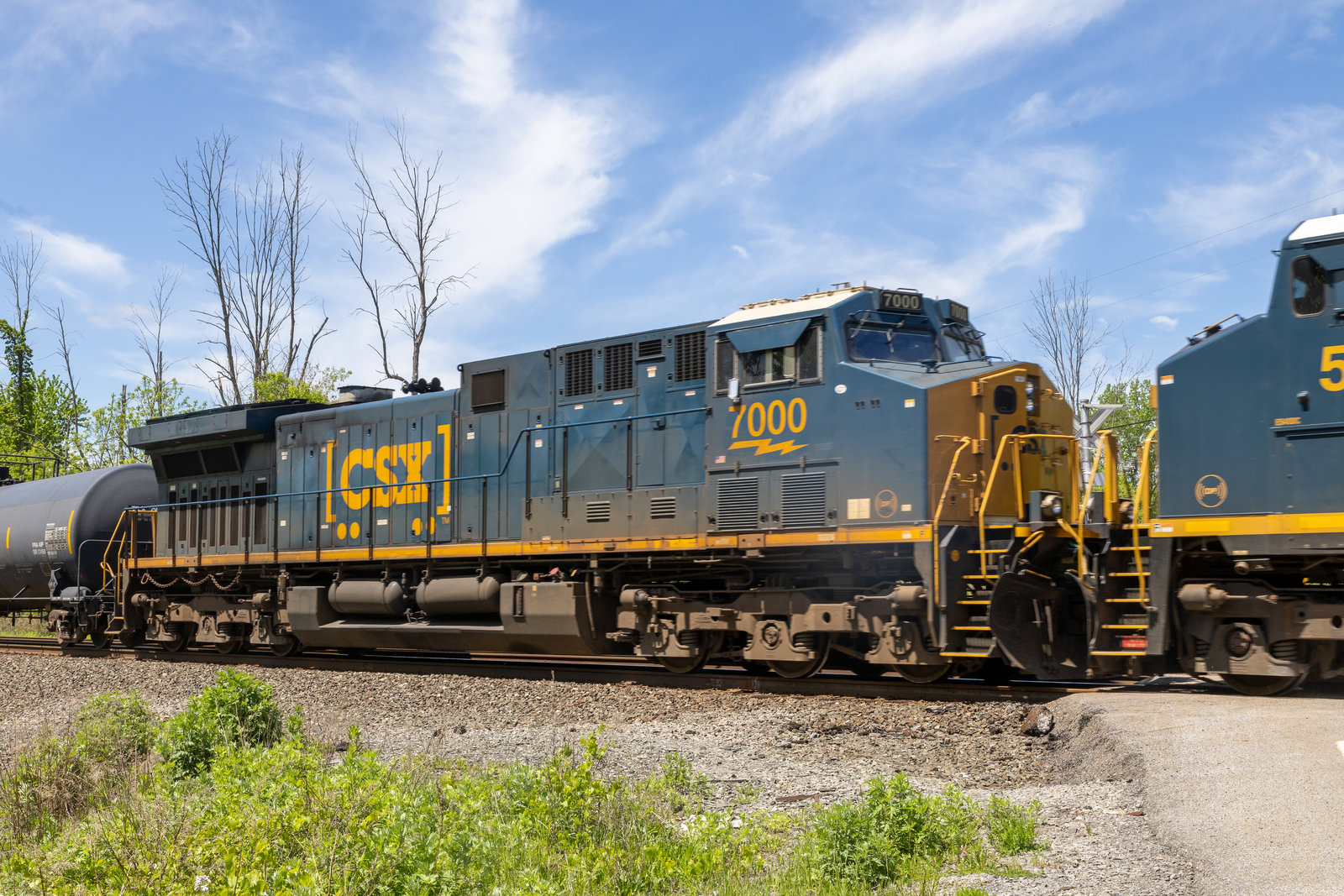 CSXT 7000