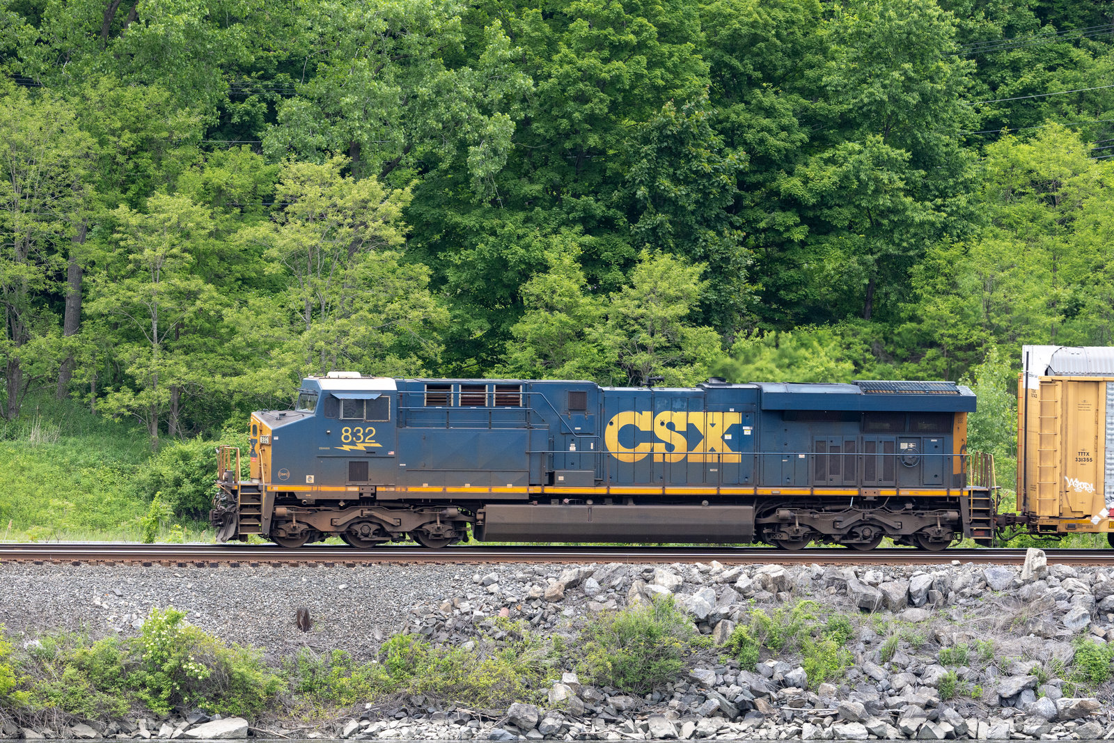 CSXT 832