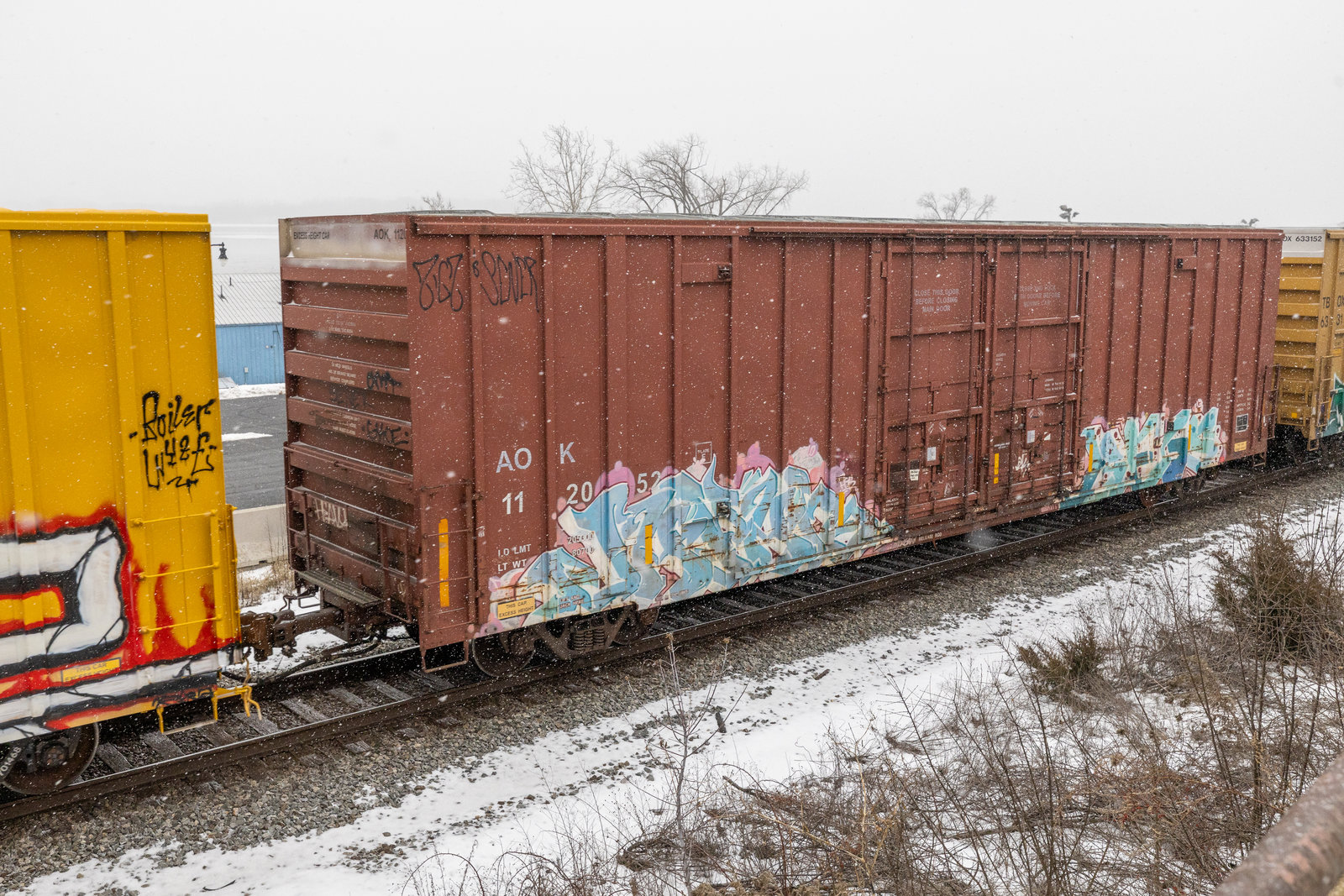 AOK 112052