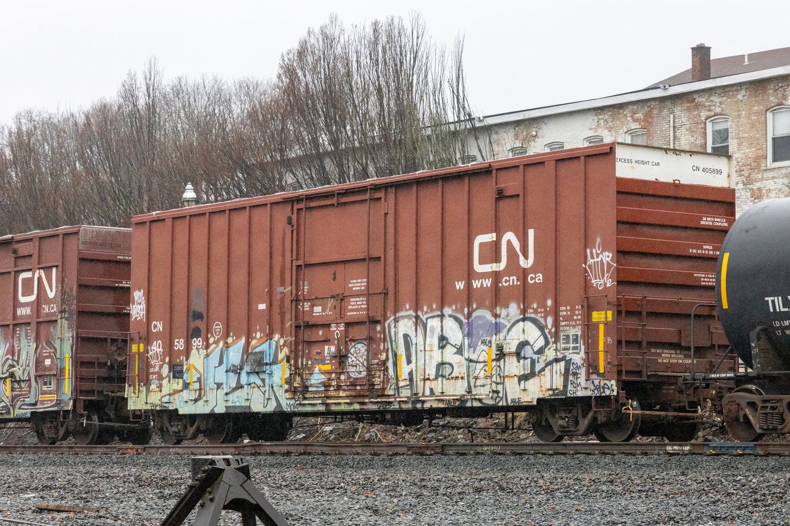 CN 405899