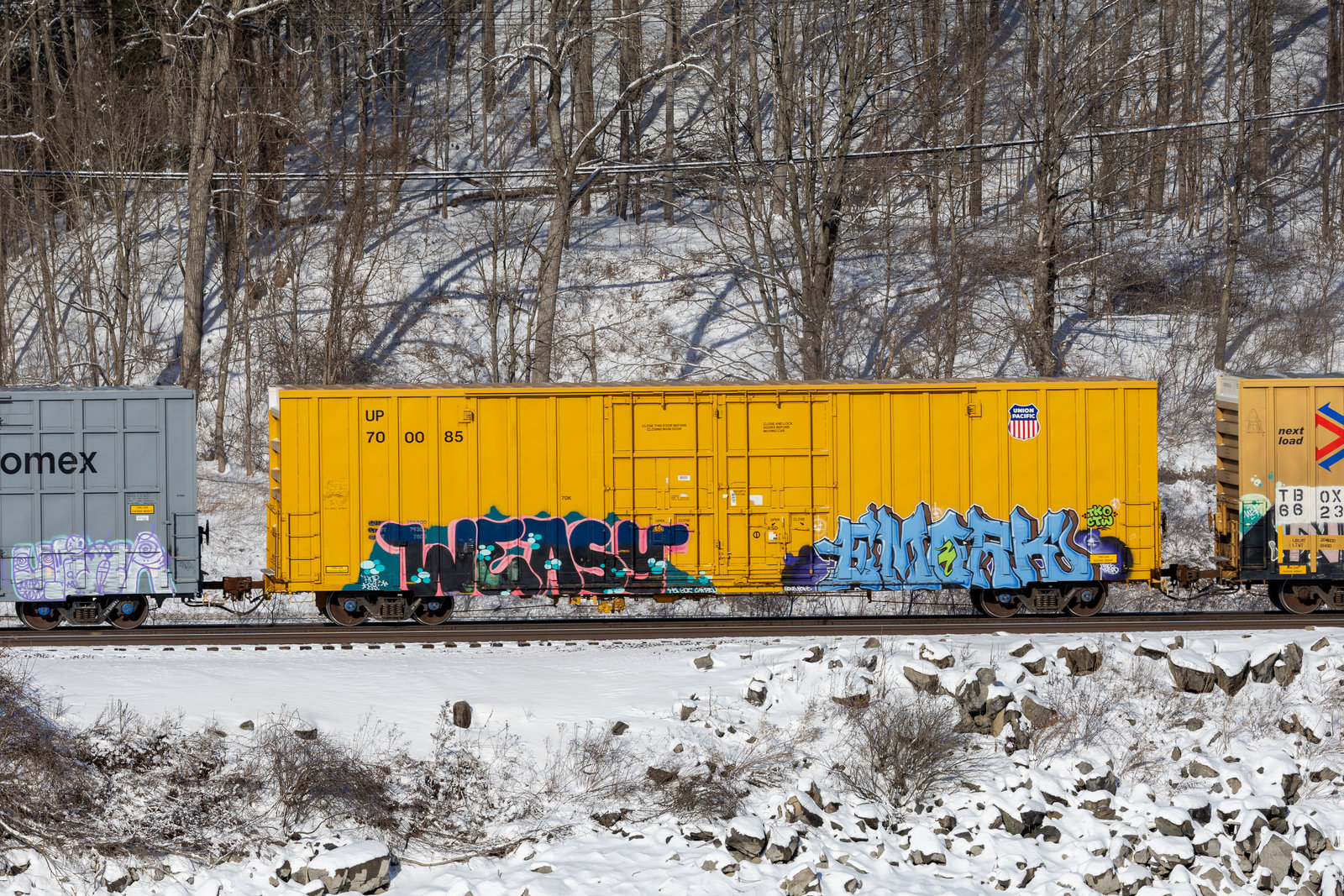 UP 700085