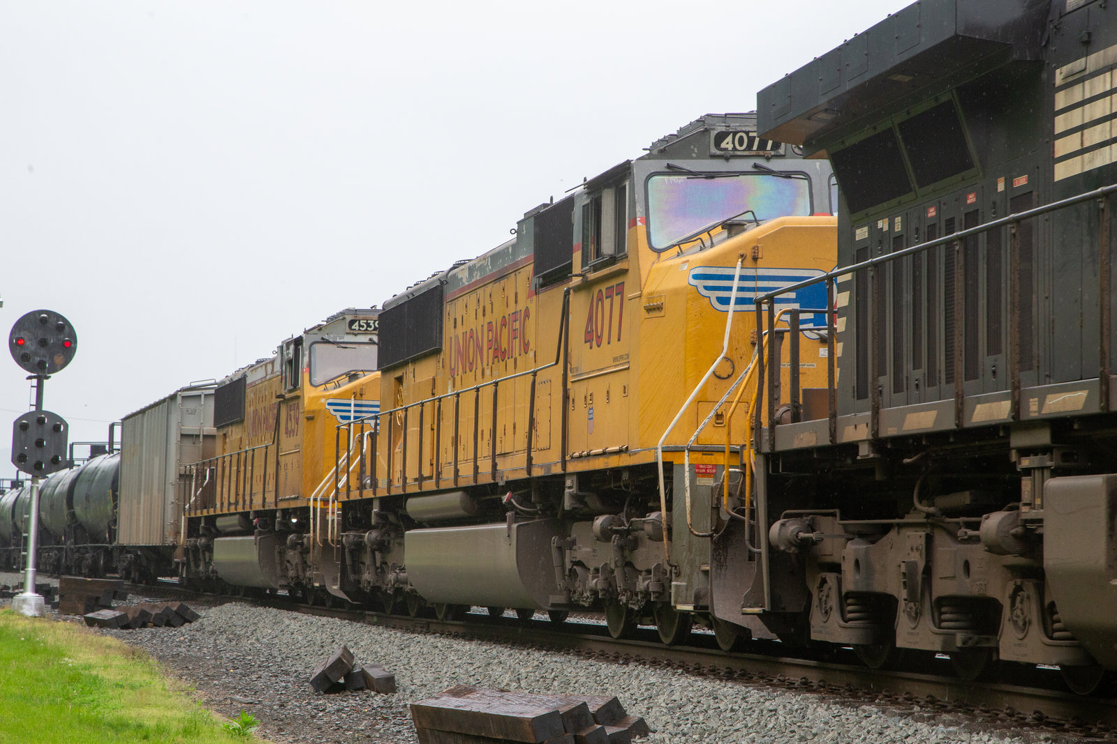 UP 4077