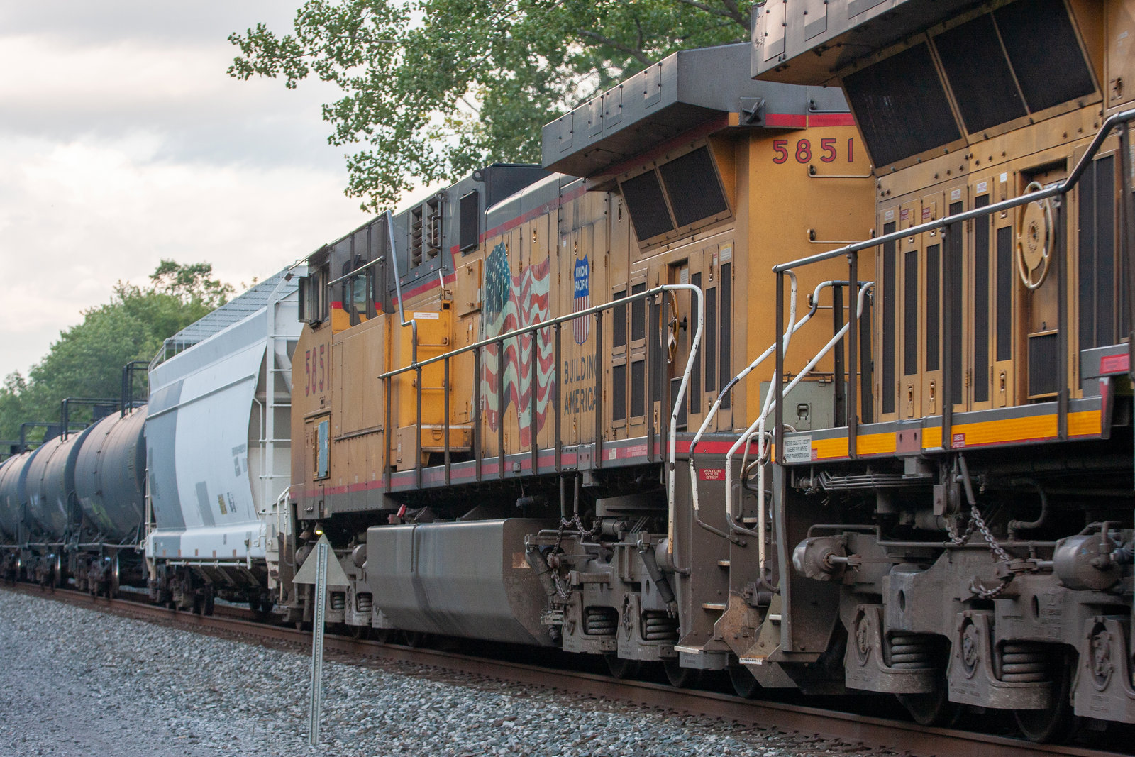 UP 5851