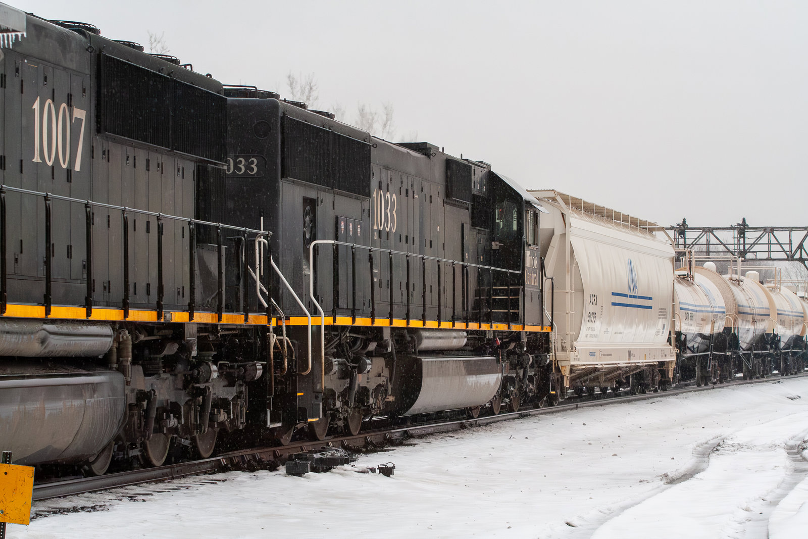 IC 1033
