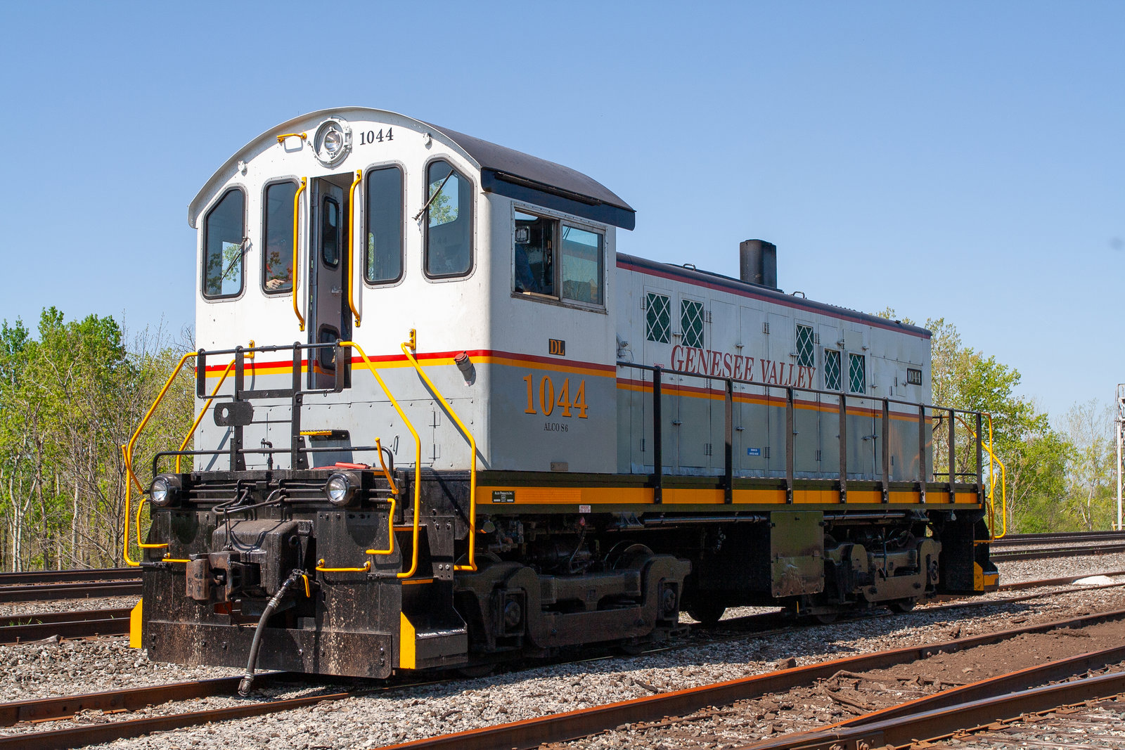 DL 1044