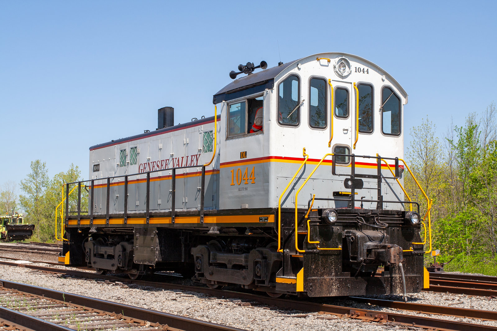 DL 1044