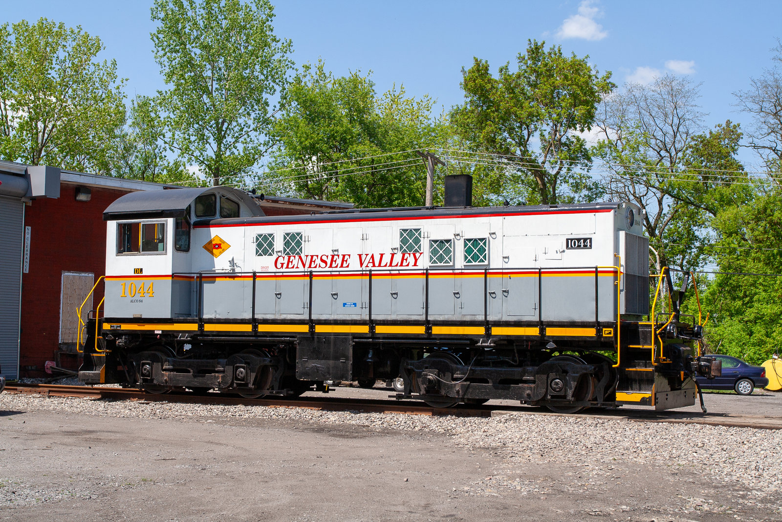 DL 1044