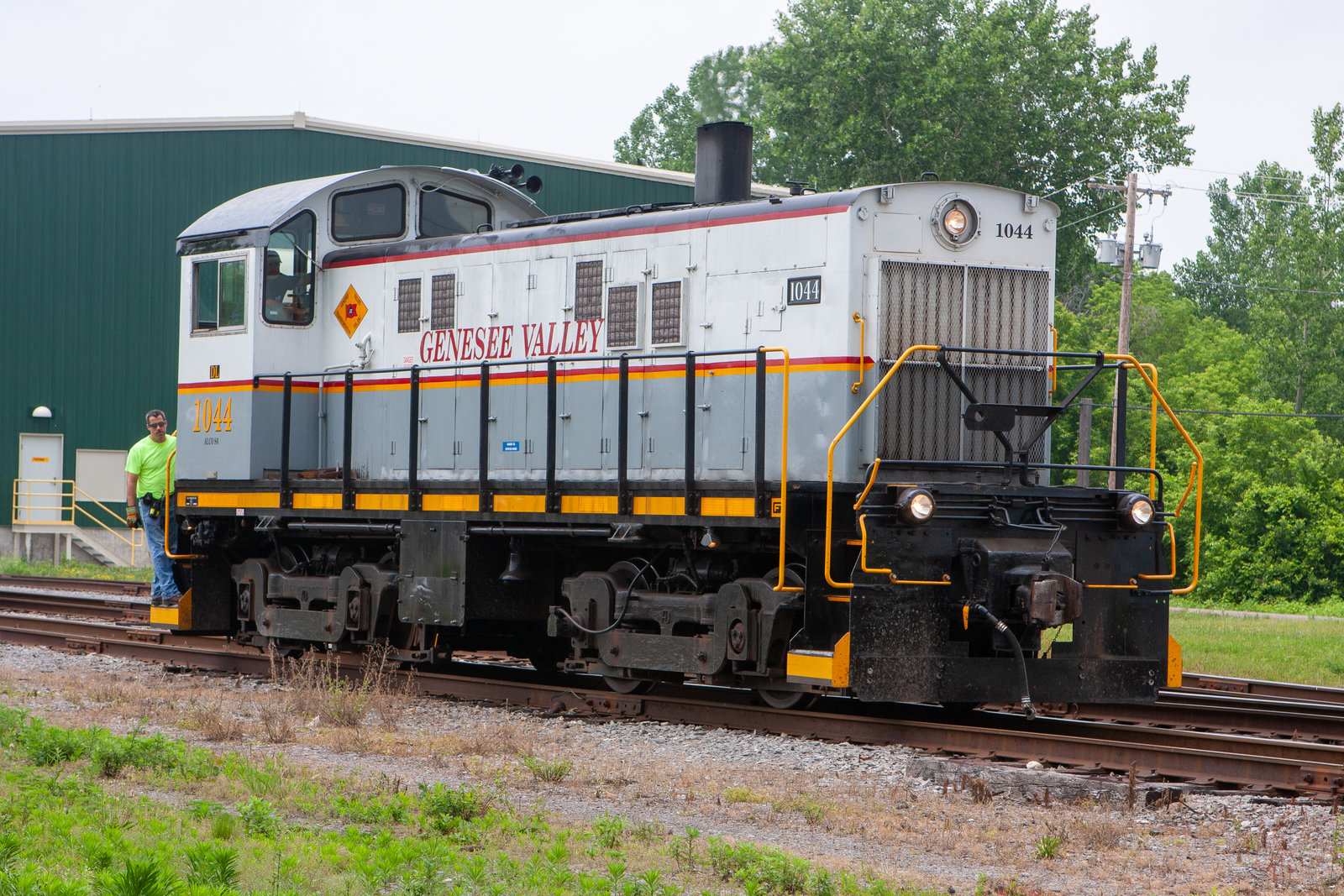 DL 1044