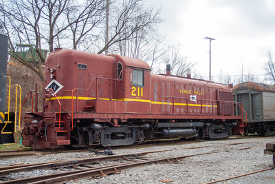 LV 211