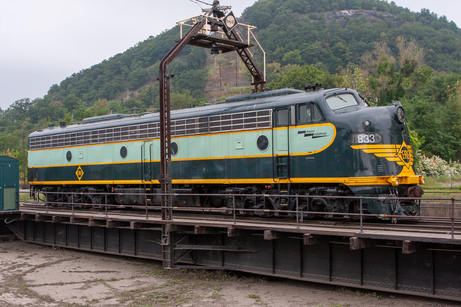 ERIE 833