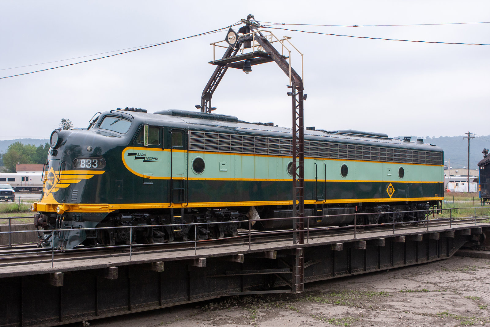 ERIE 833