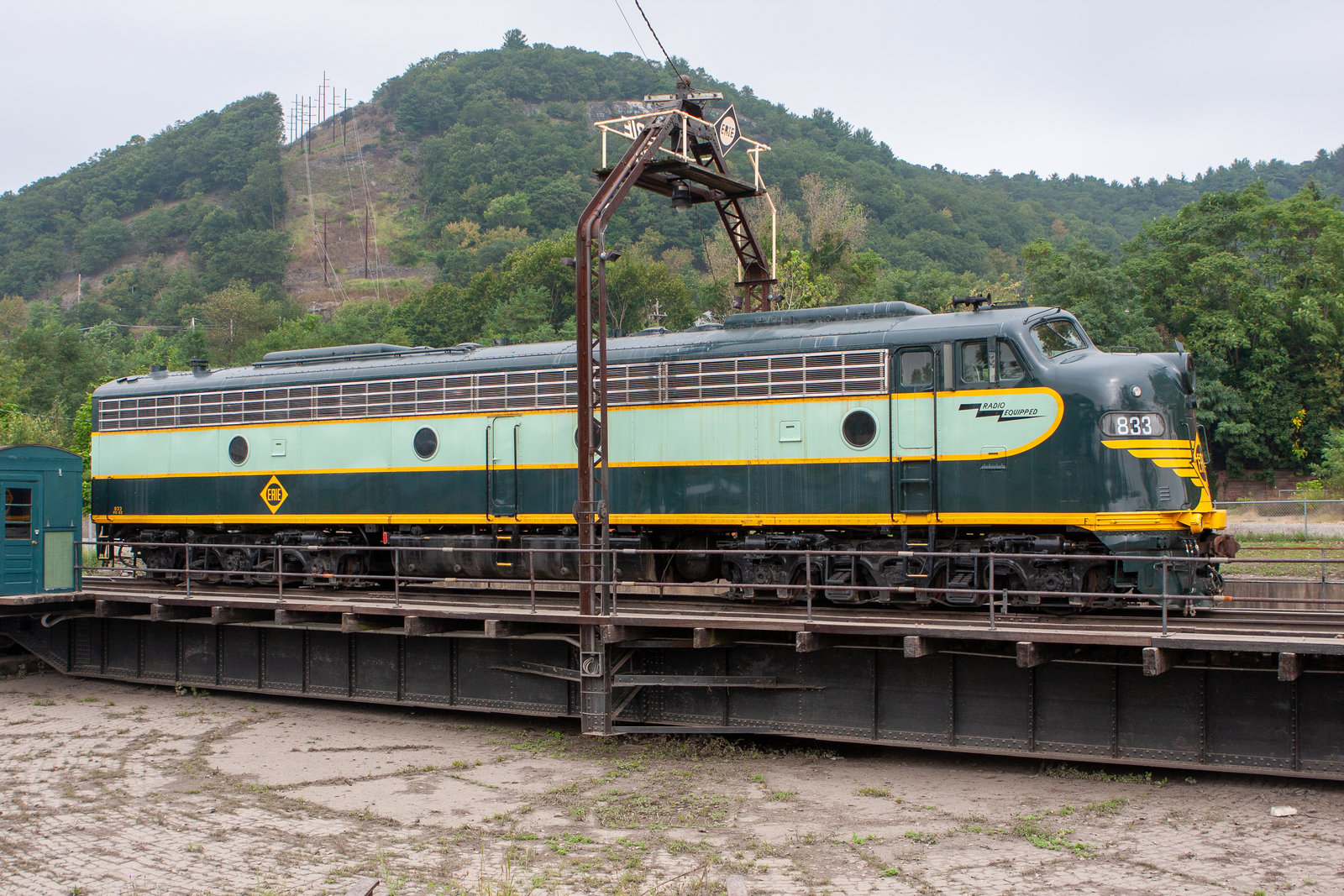 ERIE 833