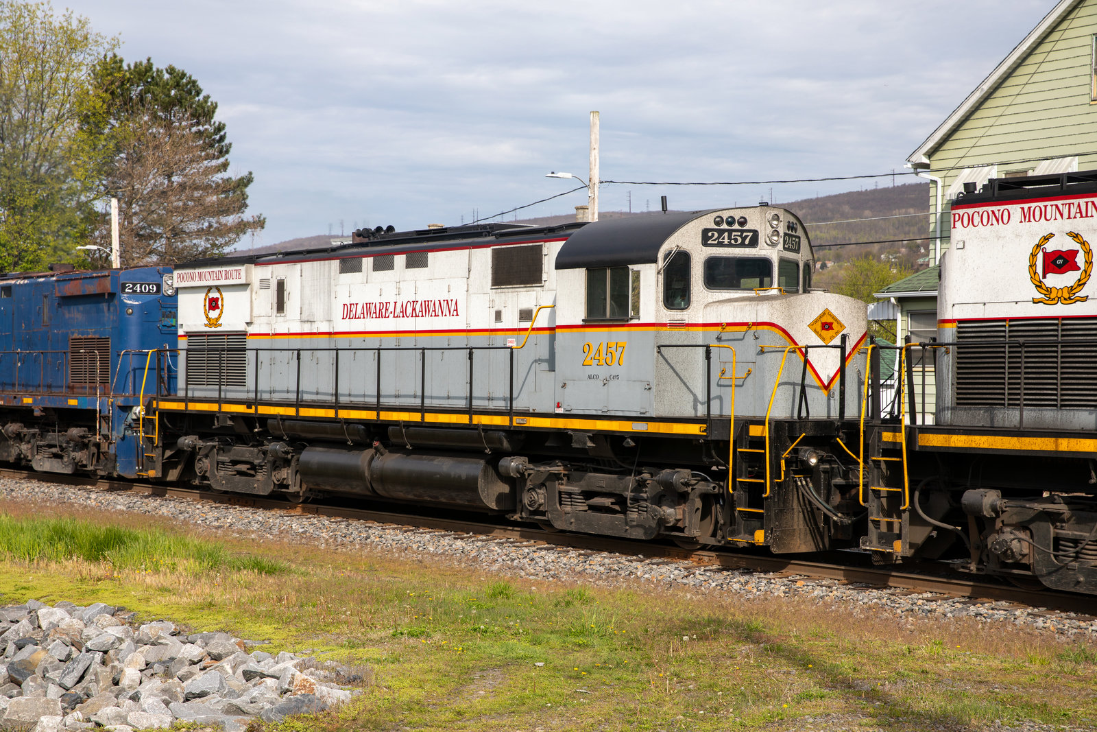DL 2457