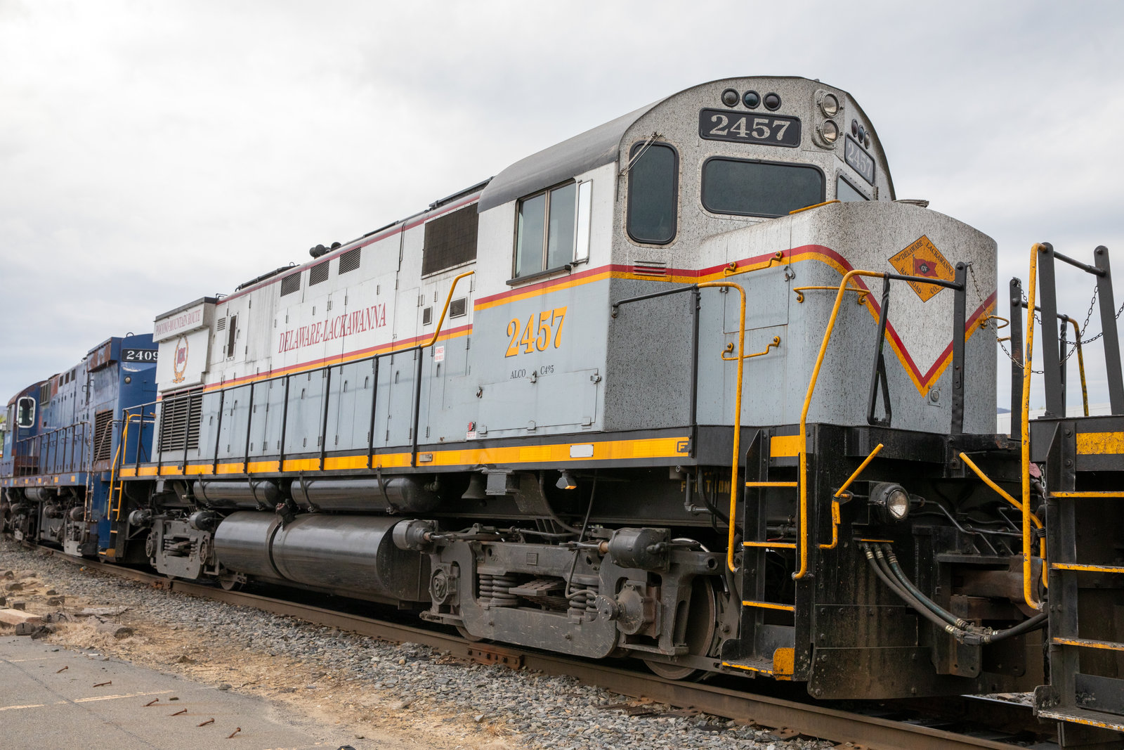 DL 2457
