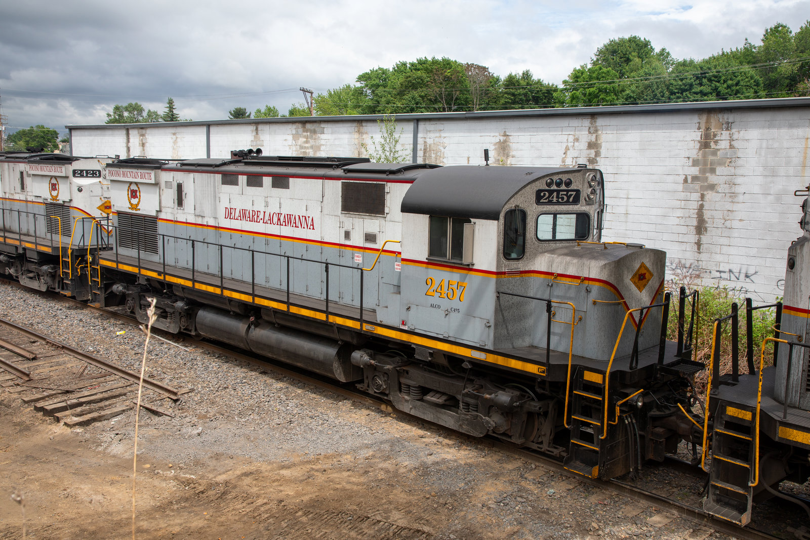 DL 2457