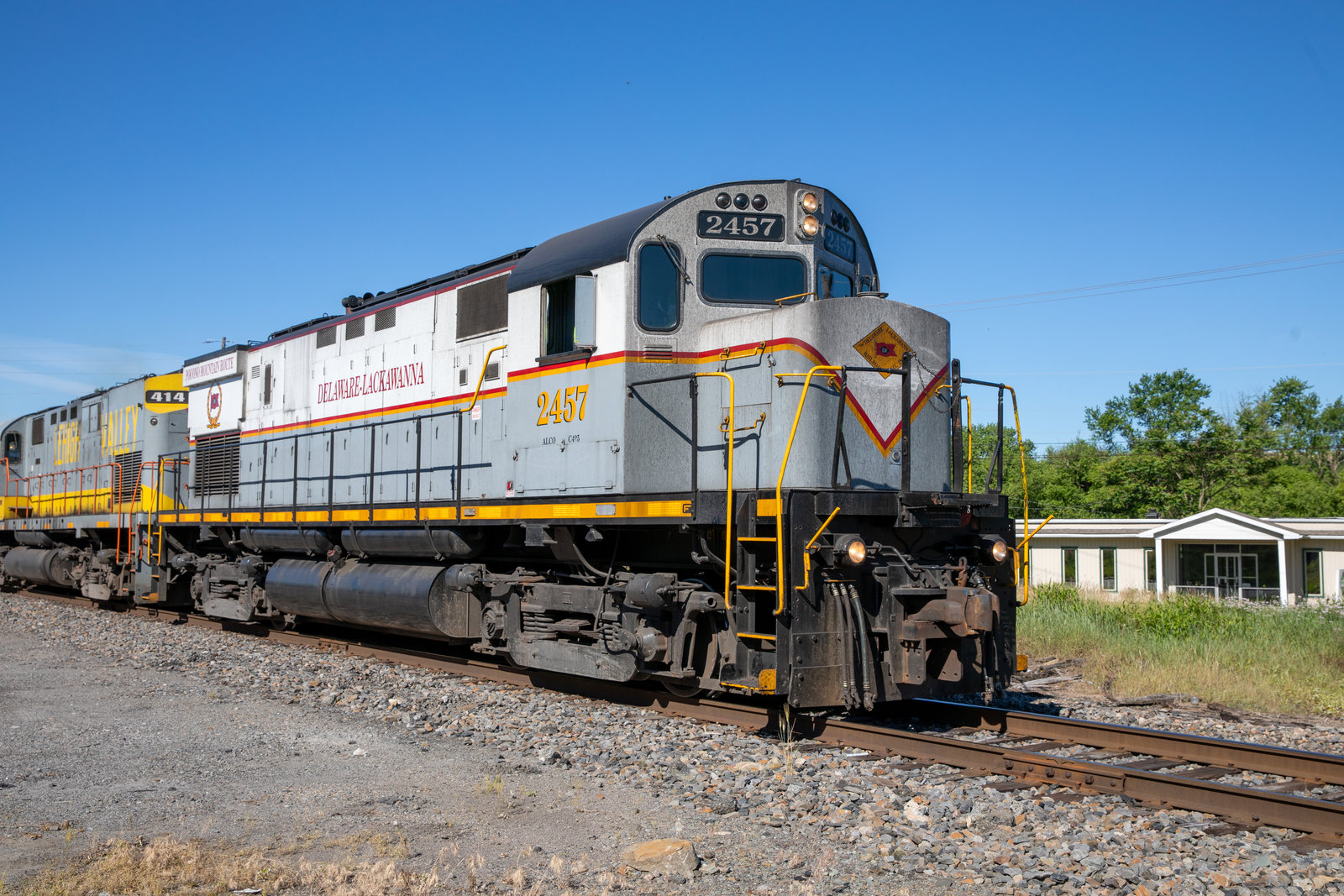 DL 2457