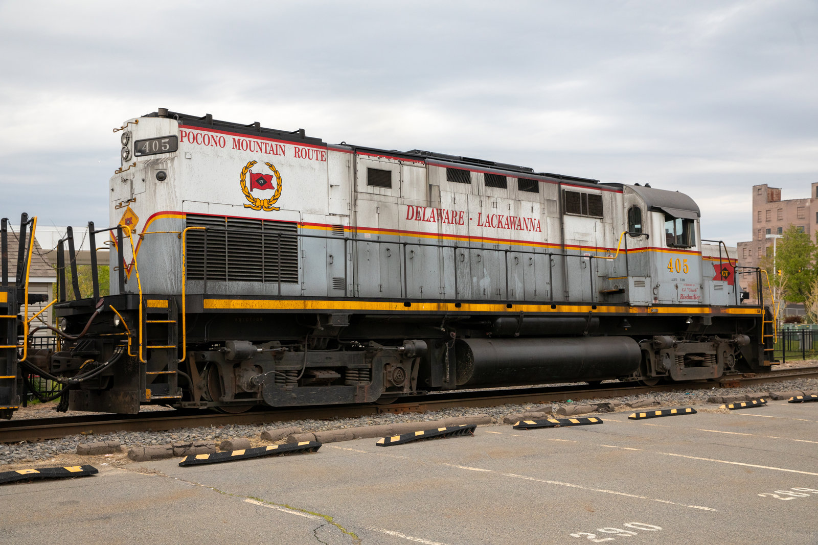 DL 405